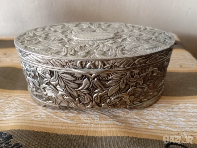 Кутийка за бижута арт деко стил