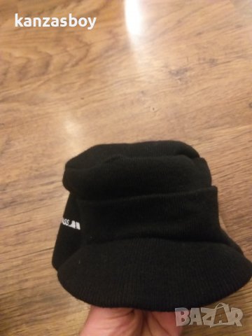 trespass - страхотна зимна шапка КАТО НОВА, снимка 7 - Шапки - 38708805