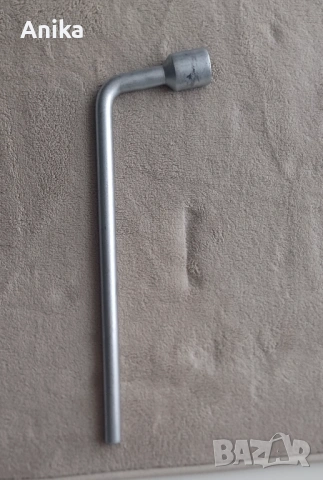 Оригинален ключ за болтове Mercedes, снимка 2 - Аксесоари и консумативи - 53596961