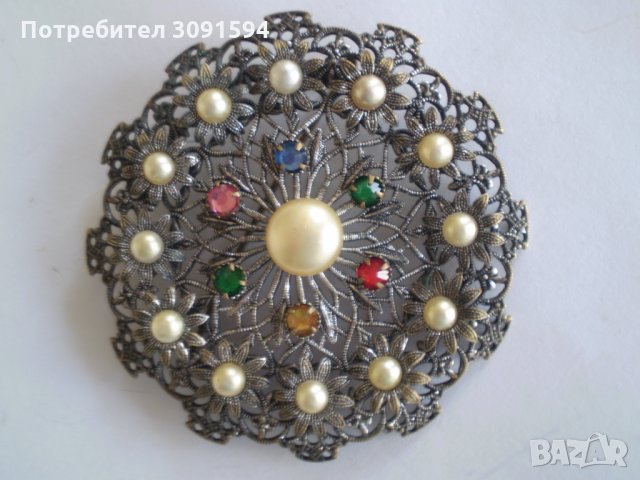 Красива ретро брошка със перли и стъкло