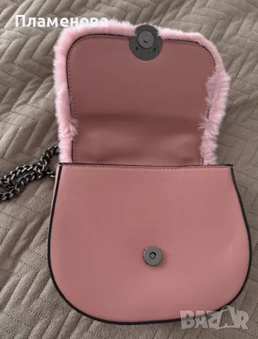 Дамска розова чанта с пух, снимка 5 - Чанти - 48960053