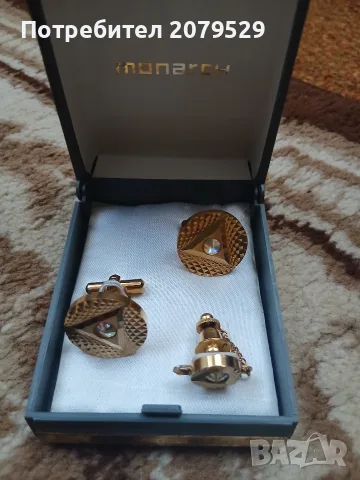 Чисто нов позлатен комплект Монарх - ръкавели и игла за вратовръзка , снимка 2 - Подаръци за мъже - 55904239