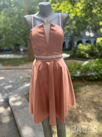 рокля с колан 