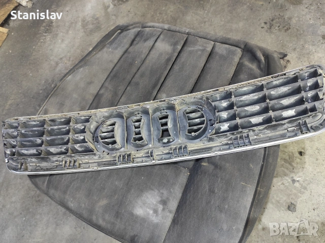 Оригинална предна решетка Ауди Audi B5 , снимка 3 - Части - 53173037