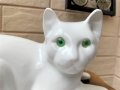 Голяма бяла порцеланова котка със зелени очи, снимка 2