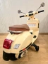 Детски скутер Vespa, снимка 4