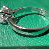 Чисто нов прекрасен пръстен, снимка 3 - Пръстени - 41018847