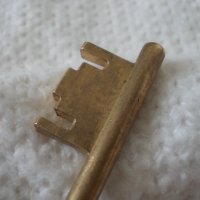 Стар бронзов ключ SILCA, снимка 3 - Антикварни и старинни предмети - 42065553
