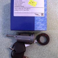 Патрон за запалване SWAG комплект с 2 ключа за OPEL Astra/ Corsa/ Zafira/ Meriva/ Combo, снимка 1 - Части - 41393869