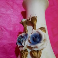 Красива ваза с релефни цветя-без маркировка. Внос от Германия., снимка 4 - Вази - 34843098