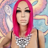 Удивително Дизайнерско Каре Перука в Бонбонено Розов Barbie Цвят КОД 8971, снимка 3 - Аксесоари за коса - 41406038