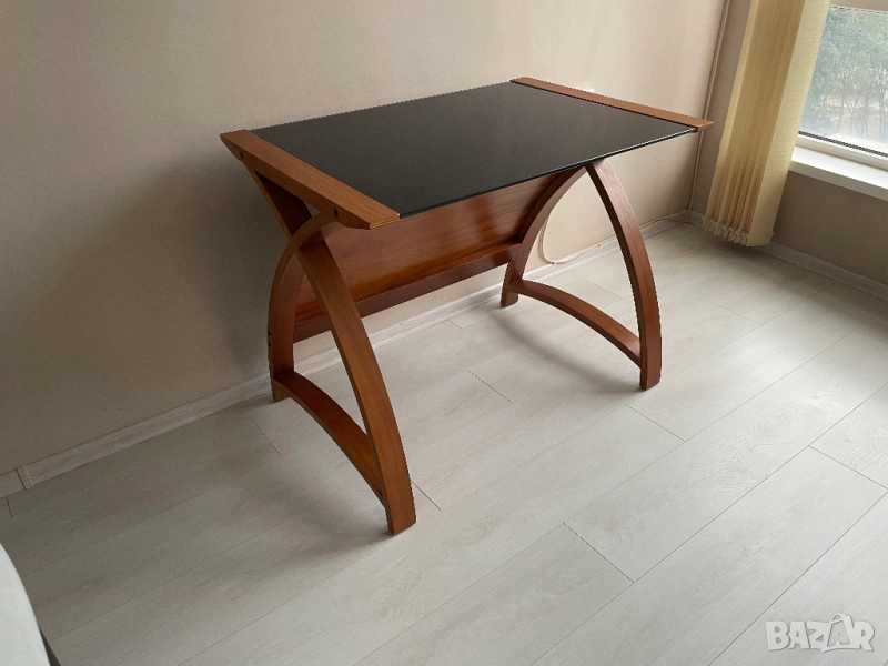 Красиво бутиково бюро за дома или за офиса, снимка 1