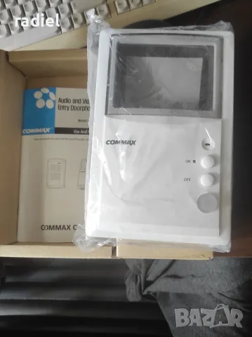 Продавам видео монитор Commax DPV-KV