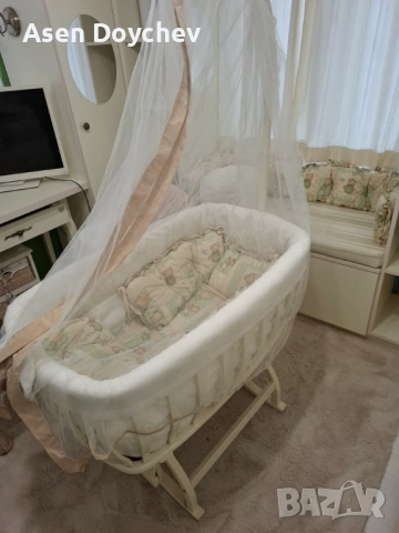 Детско легло-люлка с балдахин, матрак и възглавнички 100 евро