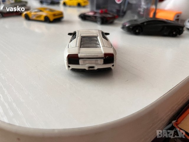 Бураго-Lamborghini 1:64, снимка 4 - Колекции - 42130935