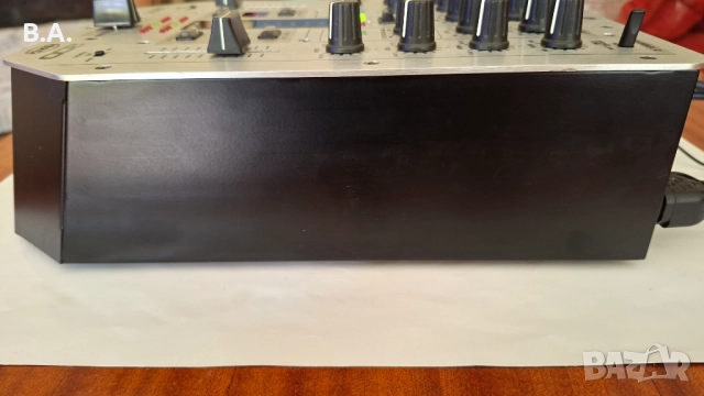 DJ Mixer-BEHRINGER VMX200, снимка 6 - Ресийвъри, усилватели, смесителни пултове - 52118697