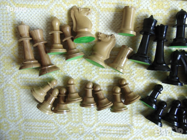 Бакелитови фигури за шах, снимка 6 - Шах и табла - 52971347
