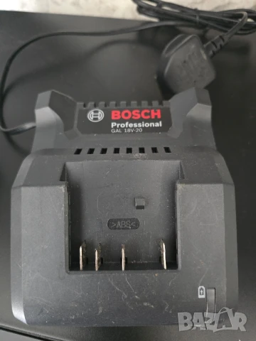 ПРОФЕСИОНАЛНО Зарядно BOSCH плюс 1 НОВА батерия НОВА, снимка 4 - Други инструменти - 51427428