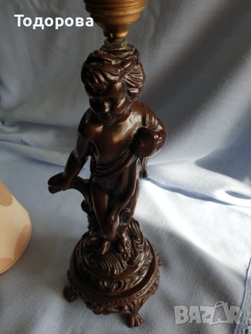 Стара настолна лампа от тежка ,метална пластика, снимка 9 - Антикварни и старинни предмети - 41489808