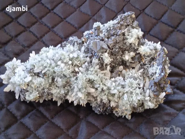 №145,Кварц,Кварцова друза,Кварц със сфалерит,галенит и хлорит,Кристали,Минерали,Родопи,BGminerals,, снимка 4 - Декорация за дома - 47671520
