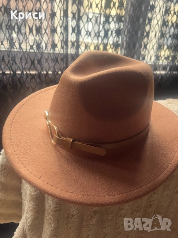 Дамска вълнена шапка, снимка 2 - Шапки - 53338079