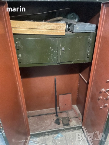 Продавам два масивни сейфа, снимка 2 - Шкафове - 52276127