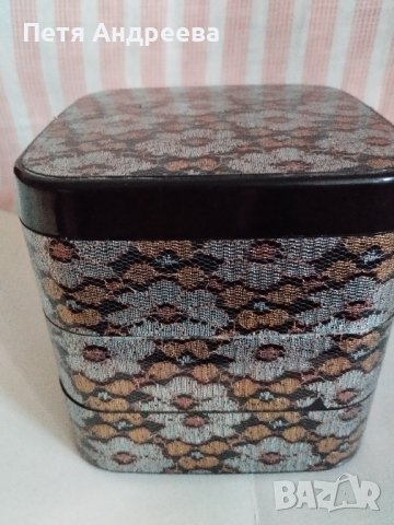 Голяма кутия от три части