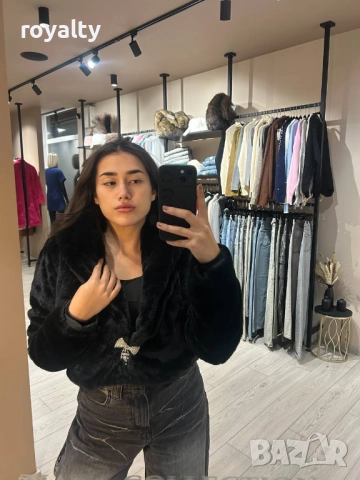 Късо Черно Дамско Палто , снимка 2 - Палта, манта - 52885106