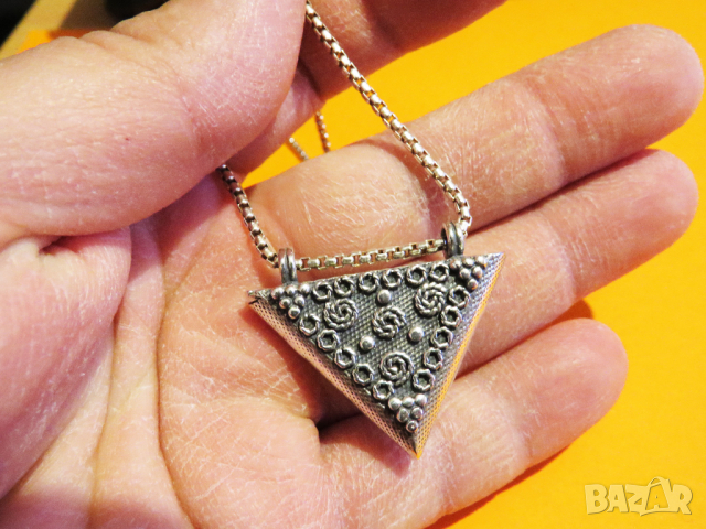 сребърен синджир с османска отваряща се сребърна муска с флорални мотиви, накит, амулет сребро