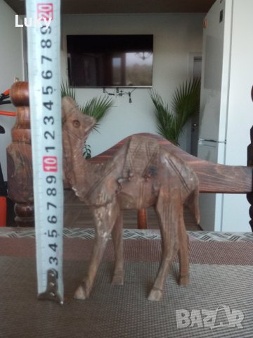 Продавам красива и изящна, статуетка.Камила.Дърворезба.Ръчна изработка., снимка 3 - Колекции - 42297827