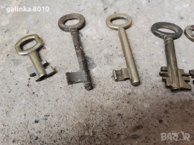 Стари бронзови ключове, снимка 3 - Антикварни и старинни предмети - 49713810