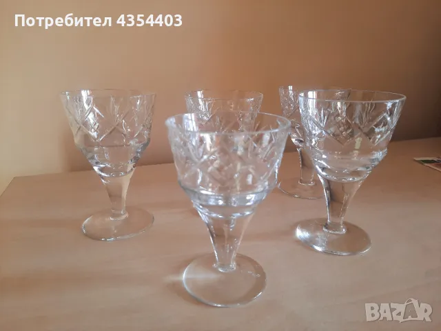 Соц. кристални гравирани чаши за ракия на столче – 5 броя, снимка 1