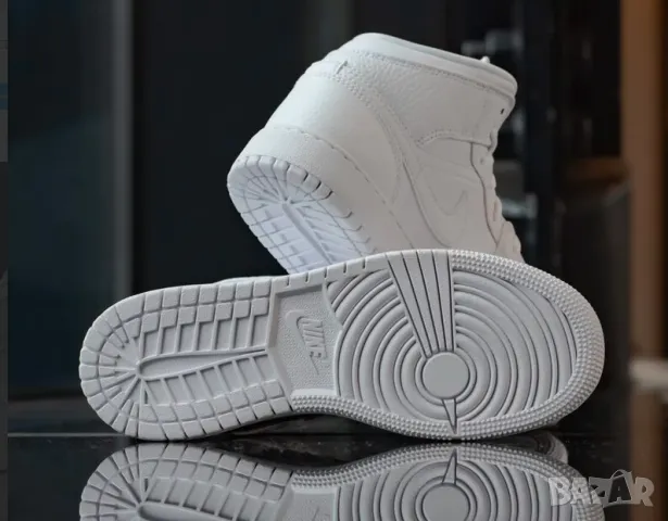 Air Jordan 1 Mid – Triple White  номер 36-36,5 оригинални маратонки , снимка 2 - Маратонки - 48870526
