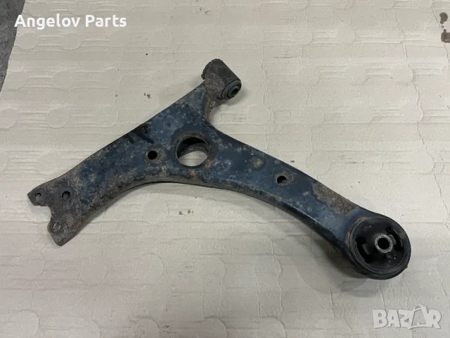 Преден ляв носач за Toyota Avensis T25