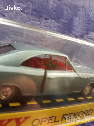 Opel Record 1.43 Coupe 1900 Dinky Toys Top Diecast , снимка 17 - Колекции - 36258085