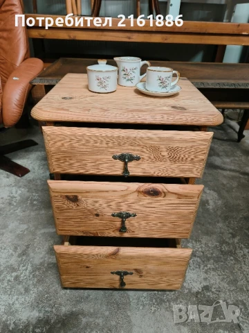 Шкафче с месингови дръжки и колелца, снимка 2 - Шкафове - 50447815