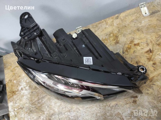 Десен фар фарове Mercedes W213 E класа desen far farove Мерцедес 213 A2139066604, снимка 3 - Части - 41371571