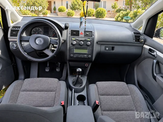 VW Touran 2.0 TDI, снимка 3 - Автомобили и джипове - 56404013