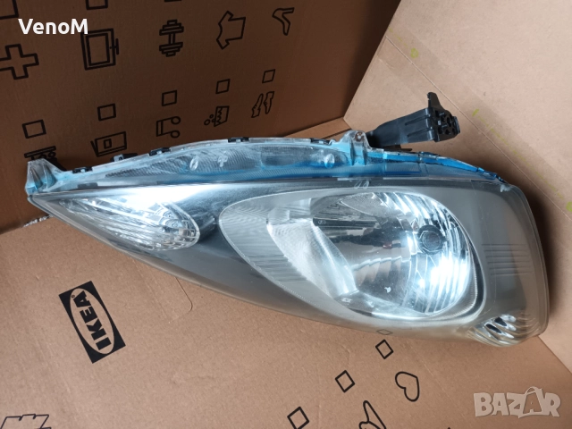 Хонда джаз 2009 десен фар +бонус радио с код карта, снимка 8 - Части - 52341276