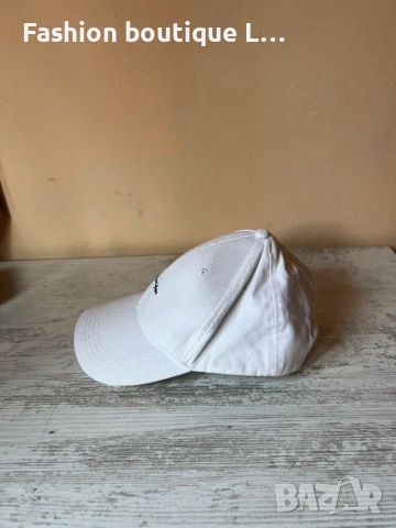 Бяла бейзболна шапка с козирка 100% памук с регулираща се обиколка на главата 🤍, снимка 2 - Шапки - 52943964