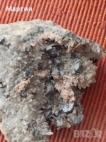 Находище от мина с множество кристали, снимка 2 - Антикварни и старинни предмети - 53198453