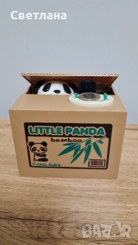 интерактивна касичка с пандичка, която взема монета