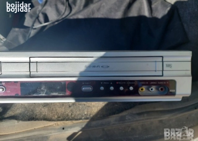 Lumatron DVCR2004 combo DVD/ VHS много добър външен вид, снимка 3 - Плейъри, домашно кино, прожектори - 53580229