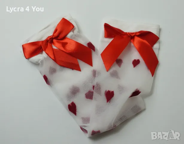 Бели чорапки на сърца със сатенена панделка