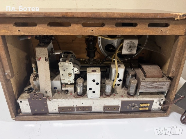 Старо радио Minerva Radiola 3, снимка 9 - Антикварни и старинни предмети - 53276831