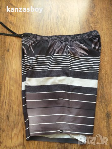 quiksilver - страхотни мъжки панталони , снимка 7 - Спортни дрехи, екипи - 41003938