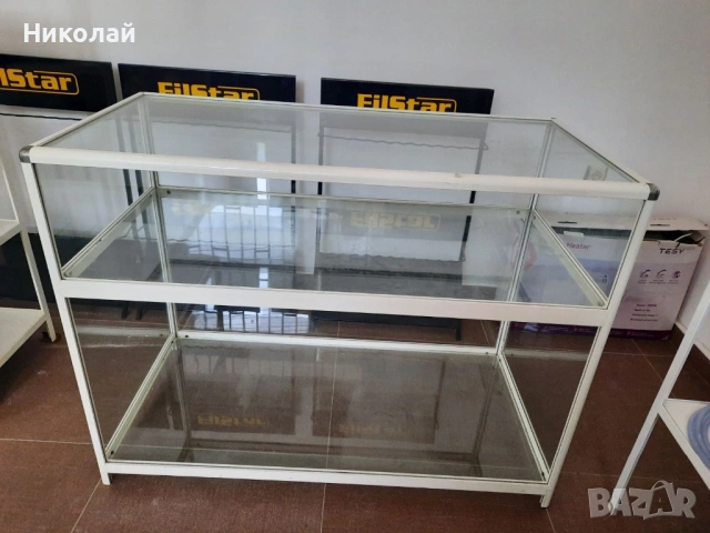 Стъклена витрина