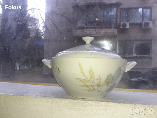 Голям красив порцеланов супник