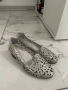 Дамски обувки на нисък ток в сребрист цвят, снимка 1