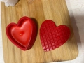 Луксозна червена свещ от соев восък във формата на релефно сърце, снимка 2